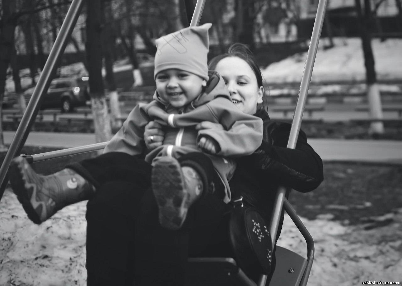Советское время мам. Дети с родителями советские. Советское детство с мамой. Мать с ребенком. Мать и ребенок советское время.